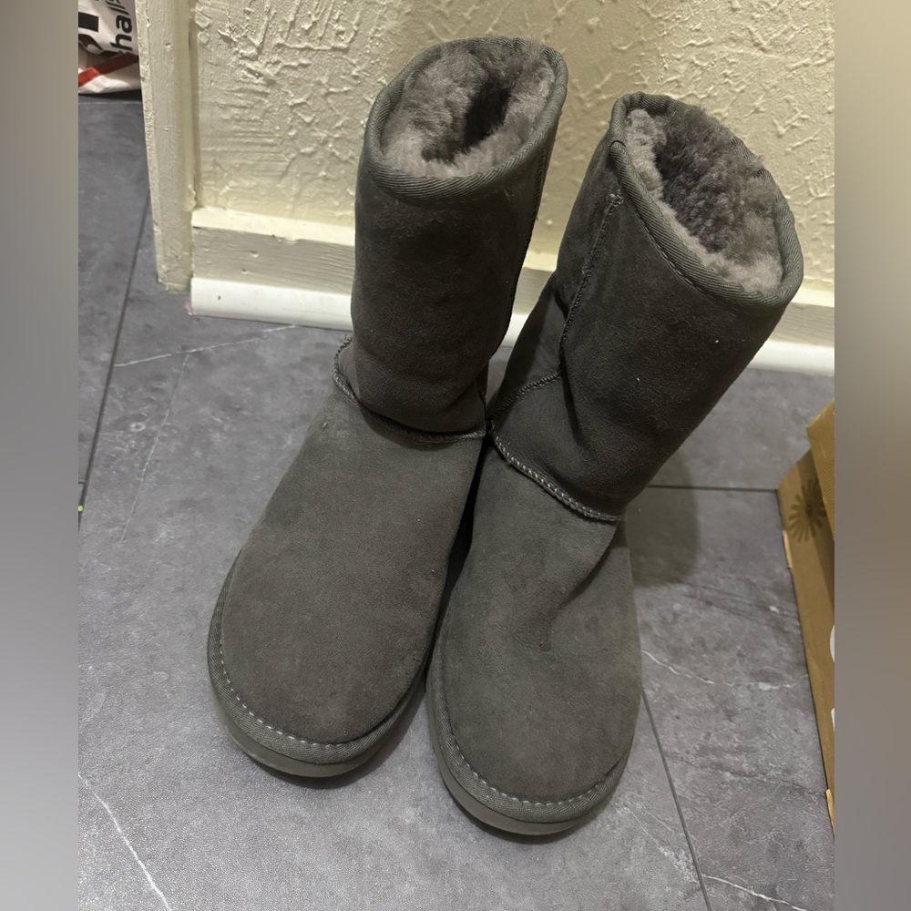 Ugg Short Classic Gray - Picture 1 of 2